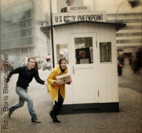 Die Gründer von MySweetsBox schmuggeln Care-Pakete über die Grenze. Die Gründer von MySweetsBox schmuggeln Care-Pakete über die Grenze.