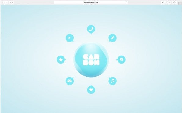 Carbon Studio hat für die Navigation einen Ansatz gefunden, der die auf Mobilgeräten verbreiteten Touch-Gesten verwendet. Das Navigieren funktioniert durch Ziehen der jeweiligen Kategorie auf den interaktiven Bereich im Zentrum der Seite. (Screenshot: carbonstudio.co.uk)