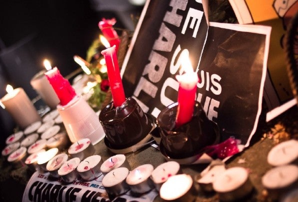 In Frankreich gibt es weitreichende Überwachungsmaßnahmen – den Anschlag auf die Redaktion von Charlie Hebdo hat das nicht verhindert. (Foto: Valentina Calà / flickr – Lizenz CC BY-SA 2.0 )