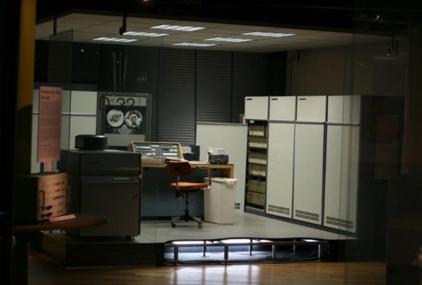 Ein Database-Großrechner aus den 60er Jahren: Banken waren die ersten Institu- tionen, die solche Großrechner einsetzten. (Foto: Lars Aronson/Wikimedia Commons CC SA 1.0)