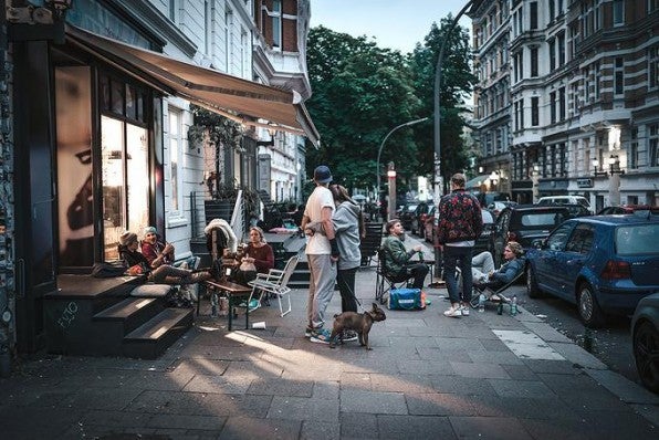 Die gute Lage von Glory Hole in der Nähe der Sternschanze erleichtert zumindest offline das Geschäft ungemein. Nachteil: „Man lässt das Online-Geschäft schleifen“, so Inhaber Markus Wiener. Die gute Lage von Glory Hole in der Nähe der Sternschanze erleichtert zumindest offline das Geschäft ungemein. Nachteil: „Man lässt das Online-Geschäft schleifen“, so Inhaber Markus Wiener.
