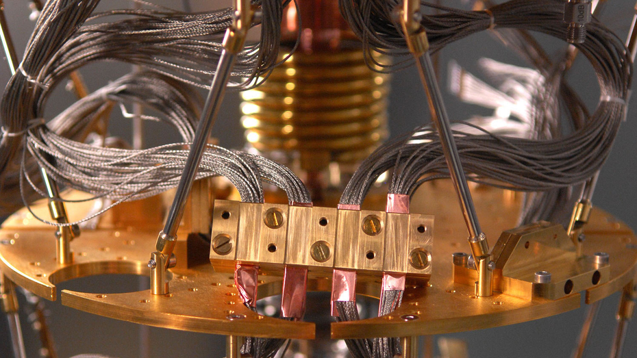 Im IBM Q-Lab in New York arbeiten Ingenieure und Wissenschaftler am universellen Quantencomputer, der eines Tages auch kommerziell vertrieben werden soll. (Foto: Connie Zhou für IBM) Alles, was du über Quantencomputer wissen musst