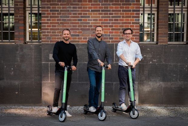 Das Gründerteam von Tier: Lawrence Leuschner, Julian Blessin und Matthias Laug. Die Szeneköpfe planen ein europaweites Verleihsystem für E-Tretroller. (Fotos: Tier Mobility)