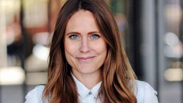 „Ich denke, dass Frauen bei Pitches im Schnitt zurückhaltender auftreten als Männer. Und viele denken bei ihren Gründungen vermutlich von Anfang an kleiner.“ Lea Lange, Gründerin, Juniqe