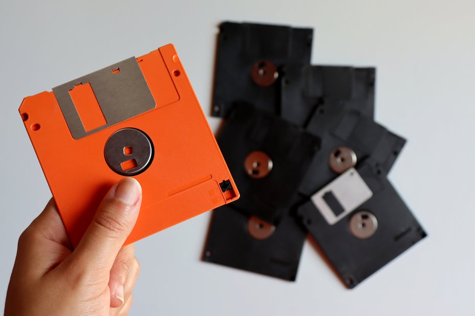 Warum Floppy Disks immer noch als Datenspeicher genutzt werden Warum Floppy Disks immer noch als Datenspeicher genutzt werden