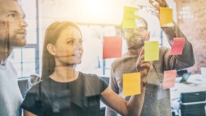 Event Storming erklärt: Wie bunte Zettel die Softwareentwicklung voranbringen Event Storming erklärt: Wie bunte Zettel die Softwareentwicklung voranbringen