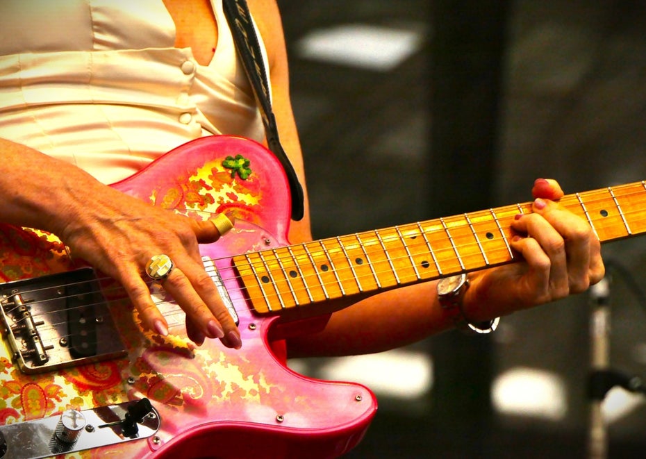 A cult guitar at a bargain price? How deceptively realistic fake shops are ...
