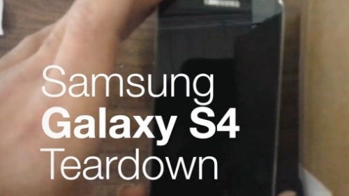 Samsung Galaxy S4 in seine Einzelteile zerlegt