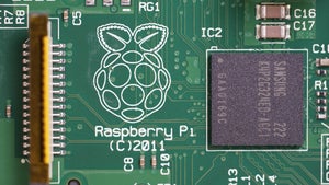 Plötzlich Raspberry Pi – und jetzt? Die ersten Schritte mit dem Minicomputer Plötzlich Raspberry Pi – und jetzt? Die ersten Schritte mit dem Minicomputer
