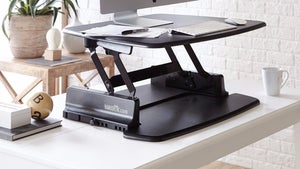 Höhenverstellbare Schreibtischaufsätze: Gute Modelle für Budget und Kreislauf