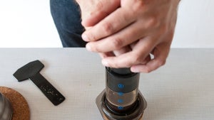 Kaffee für's Büro: Richtig pressen mit der Aeropress