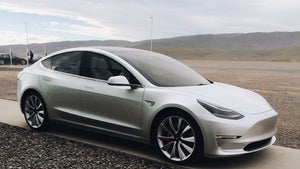 Zur Steigerung der Model-3-Produktion: Tesla übernimmt deutsches Unternehmen Grohmann Zur Steigerung der Model-3-Produktion: Tesla übernimmt deutsches Unternehmen Grohmann