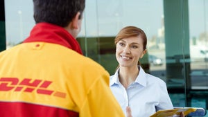 DHL erhöht das Filialporto – und die Pakete werden teurer DHL erhöht das Filialporto – und die Pakete werden teurer