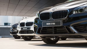 Radikaler Strategieschwenk: BMW greift Tesla mit zahlreichen Elektroautos an Radikaler Strategieschwenk: BMW greift Tesla mit zahlreichen Elektroautos an