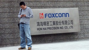 Miese Bedingungen, viele Leiharbeiter: Apple bestreitet Vorwürfe gegen größte iPhone-Fabrik der Welt Miese Bedingungen, viele Leiharbeiter: Apple bestreitet Vorwürfe gegen größte iPhone-Fabrik der Welt