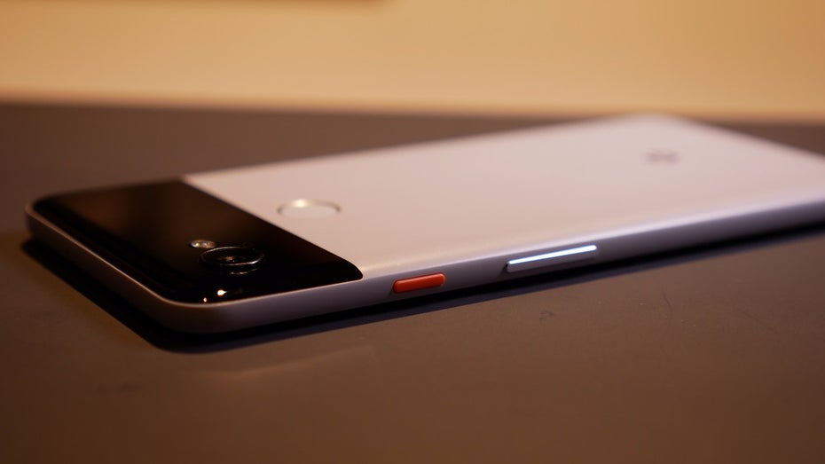 Das Google Pixel 2 XL im „Pandastyle“ mit Farbtupfer. (Foto: t3n.de)