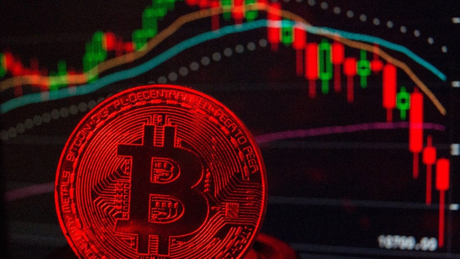 Wie weit wird es mit dem Bitcoin-Kurs noch hinabgehen? (Foto: dpa) Bitcoin könnte bis auf 13.000 Dollar fallen – meint ein Analyst