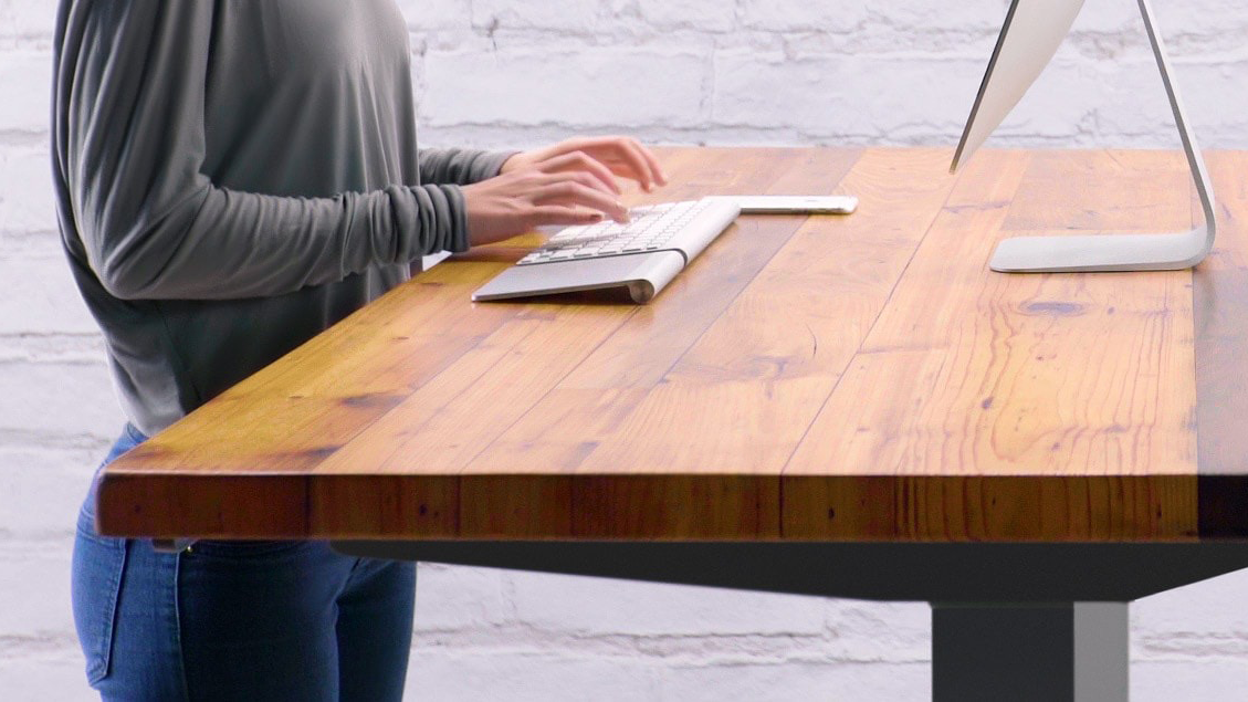 Lohnt sich ein Schreibtisch höhenverstellbar?