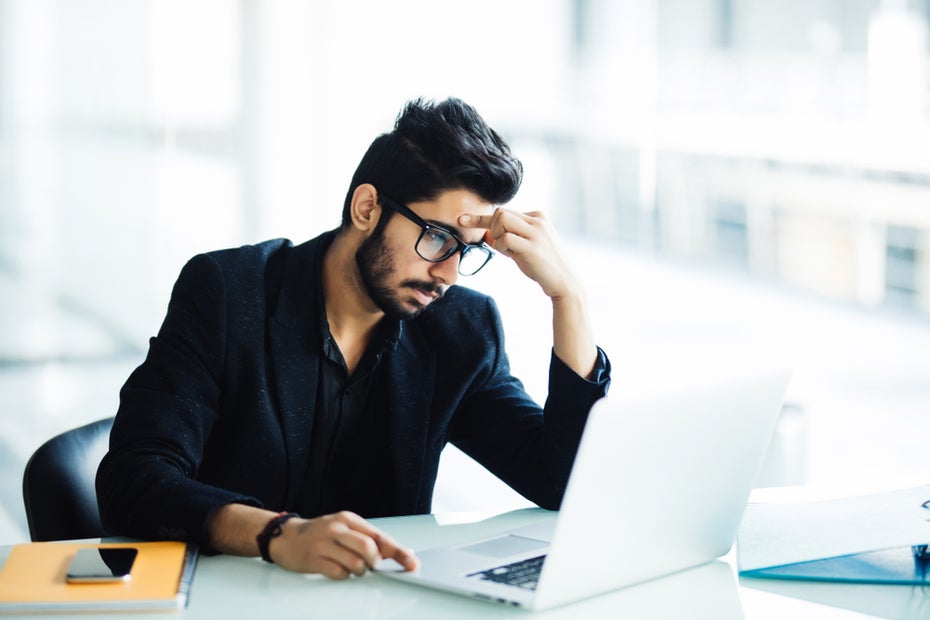 Doomjobbing: Warum stundenlanges Scrollen durch Stellenanzeigen schadet statt hilft