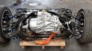 Tech-Bastler zerlegt das Tesla Model 3 und zeigt was er gefunden hat