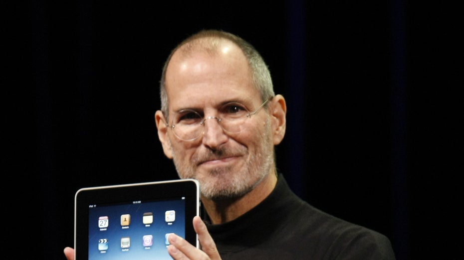 2010: Steve Jobs präsentiert das erste iPad in San Francisco. (AP Photo/Paul Sakuma)