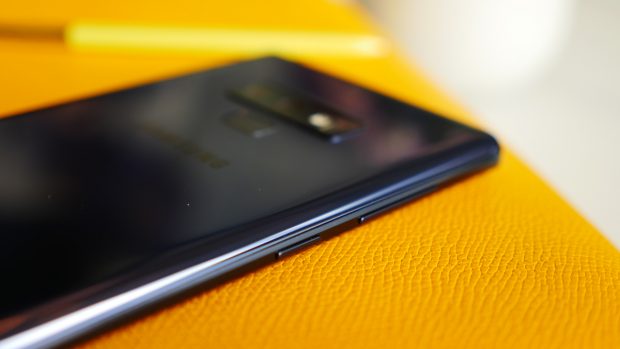 Der Bixby-Button des Galaxy Note 9 lässt sich softwareseitig nicht deaktivieren. (Foto: t3n.de)