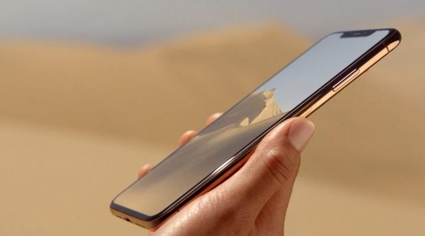 Das iPhone Xs Max von der Seite. (Bild: Apple)