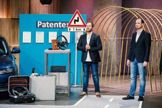 Denis Güzelocak und Stefan Weinzierl von Curvesys. (Foto: MG RTL D / Bernd Michael Maurer)