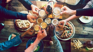 Alkohol am Arbeitsplatz: Ist ein Bier in der Mittagspause erlaubt?