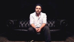 Business-Lion: „Unsinn auf Fotohintergründe zu schreiben, ist die leichteste Übung!”