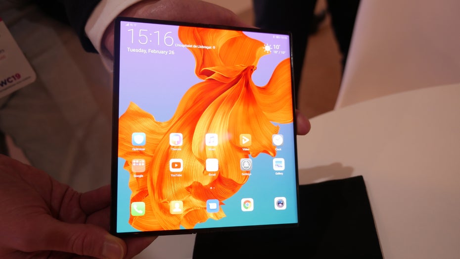 Erster Eindruck vom Huawei Mate X, das wir auf dem MWC 2019 für wenige Minuten begutachten konnten, war überaus positiv. Vor allem die ausgezeichnete Verarbeitung deutet nicht darauf hin, dass es nur ein Prototyp war. (Foto: t3n)