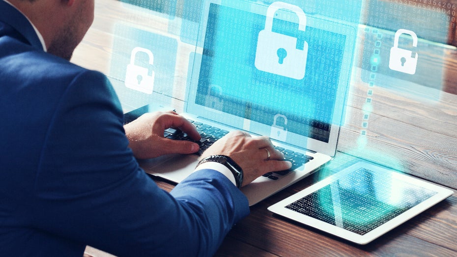 Datenschutz setzt Unternehmen unter Druck. (Foto: Den Rise/ Shutterstock) Bitkom-Umfrage: Datenschutz setzt Unternehmen unter Dauerdruck