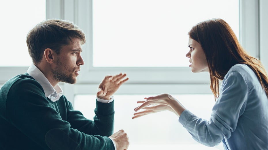 Konflikte und Streitigkeiten binnen Minuten lösen. (Foto: Shutterstock-ShotPrime Studio) Leaf-Methode: So schnell lassen sich Konflikte im Job lösen