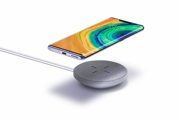Das Huawei Mate 30 (Pro) unterstützt kabelloses Laden mit 27 Watt. (Bild: Huawei)