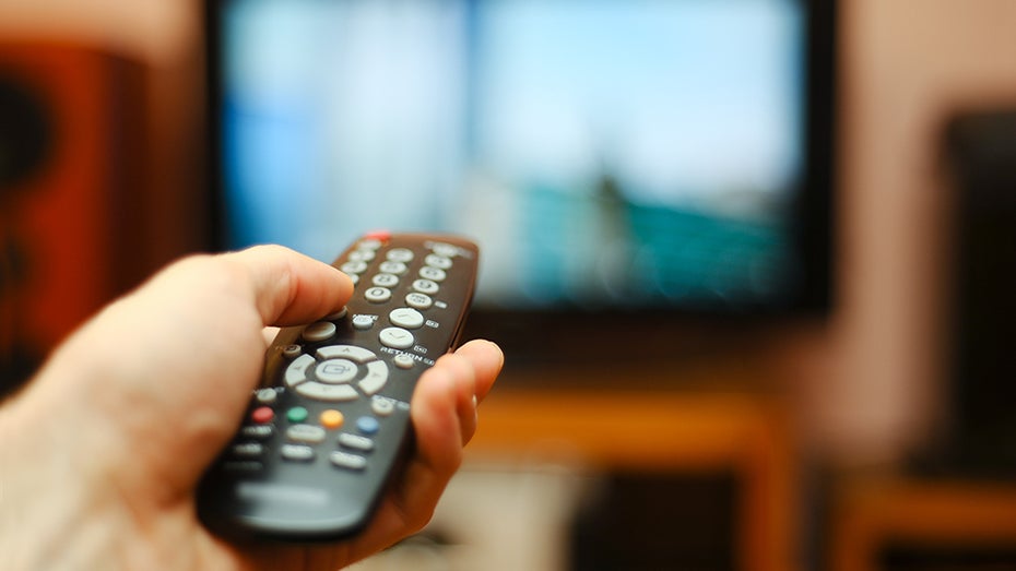 Einer Studie zufolge fließt bereits jetzt nur noch knapp die Hälfte der Sehzeit in lineares Fernsehen (Foto: Shutterstock). Studie: Streaming wird drastische Folgen für TV-Sender haben