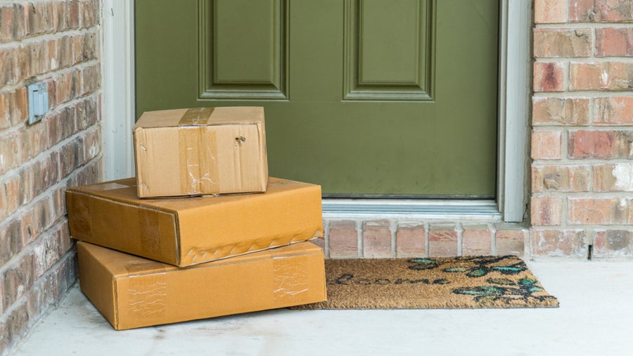 Verbraucherschützer verklagen DHL: Warum Pakete beim Nachbarn abgeben bald tabu sein könnten Verbraucherschützer verklagen DHL: Warum Pakete beim Nachbarn abgeben bald tabu sein könnten