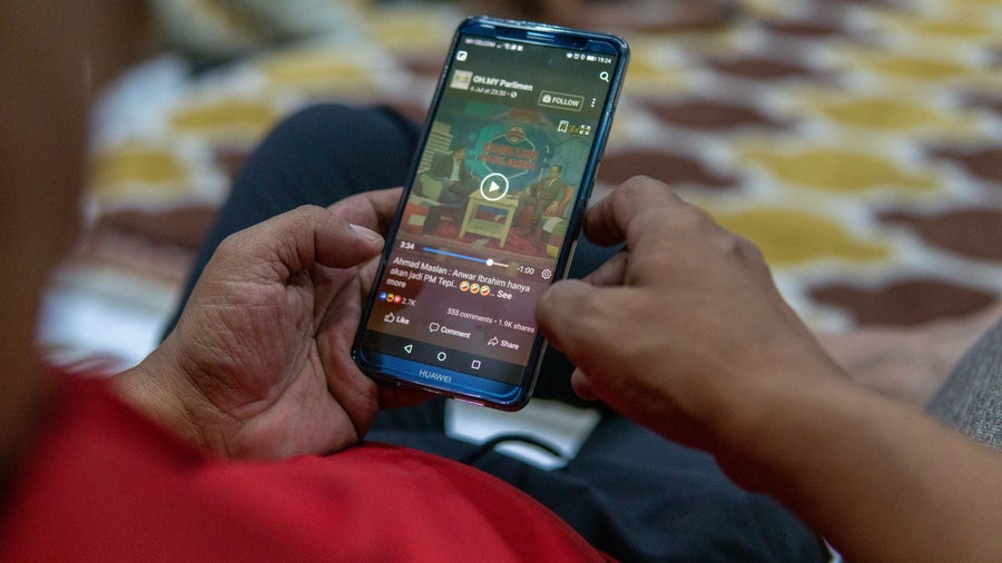 Deepfakes: Neue Richtlinien sollen Facebook-Nutzer vor Falschinformationen schützen Deepfakes: Neue Richtlinien sollen Facebook-Nutzer vor Falschinformationen schützen