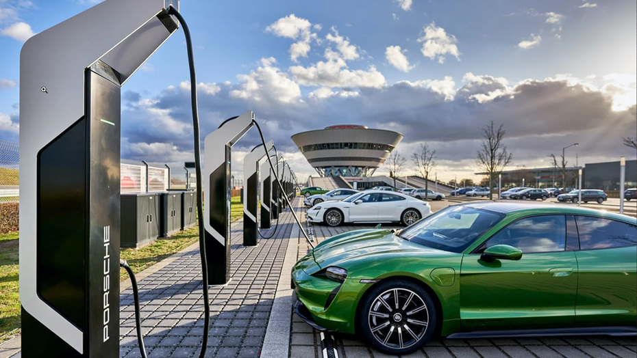Porsches Schnellladepark in Leipzig. (Foto: Porsche) Porsche testet 5G-Netz an Leipziger Produktionsstandort
