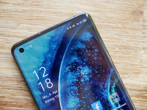 Das Oppo Find X2 Pro hat auf der Vorderseite eine 32-MP-Selfie-Kamera im Display. (Foto: t3n)