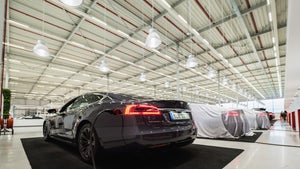 Musk zu Tesla-Mitarbeiter:innen: Spart Kosten, statt schneller zu produzieren