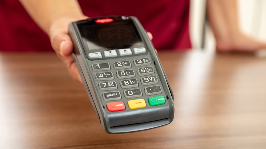 Kontaktloses Bezahlen wird in der Coronakrise immer beliebter Kontaktloses Bezahlen wird in der Coronakrise immer beliebter