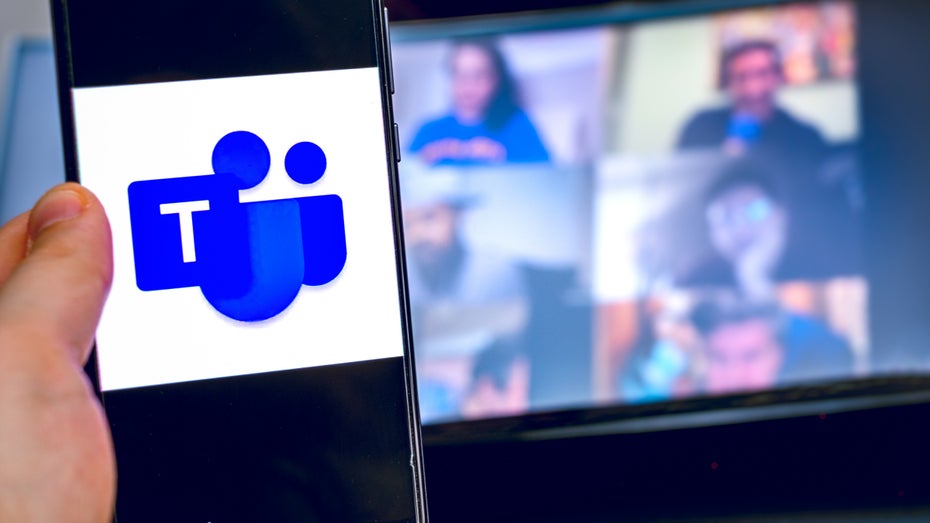 Bis zu 250 Spieler:innen können in den neuen Games bei Microsoft Teams gegeneinander antreten. (Foto: Luca Lorenzelli/ Shutterstock) Microsoft Teams: Während des Meetings Minesweeper und Solitaire spielen