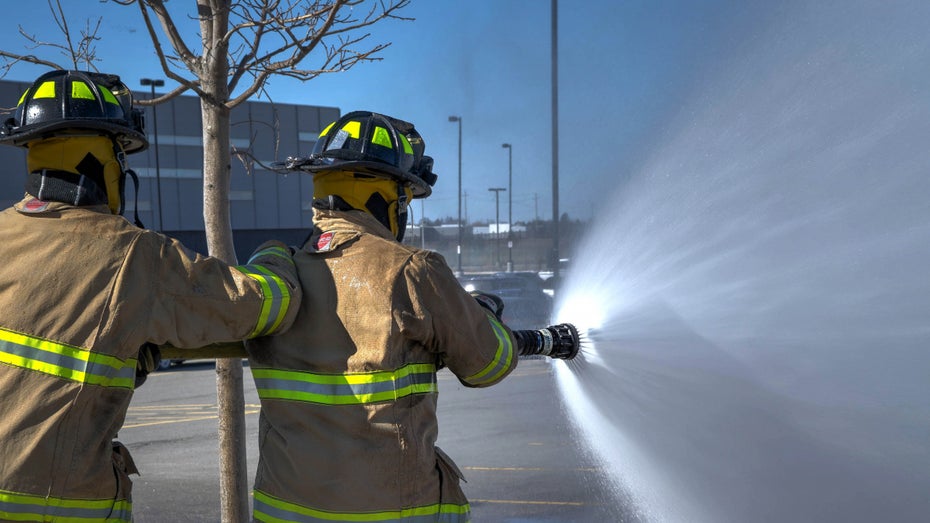 Brennende Akkus: Sind E-Autos wirklich gefährlicher als Benziner?