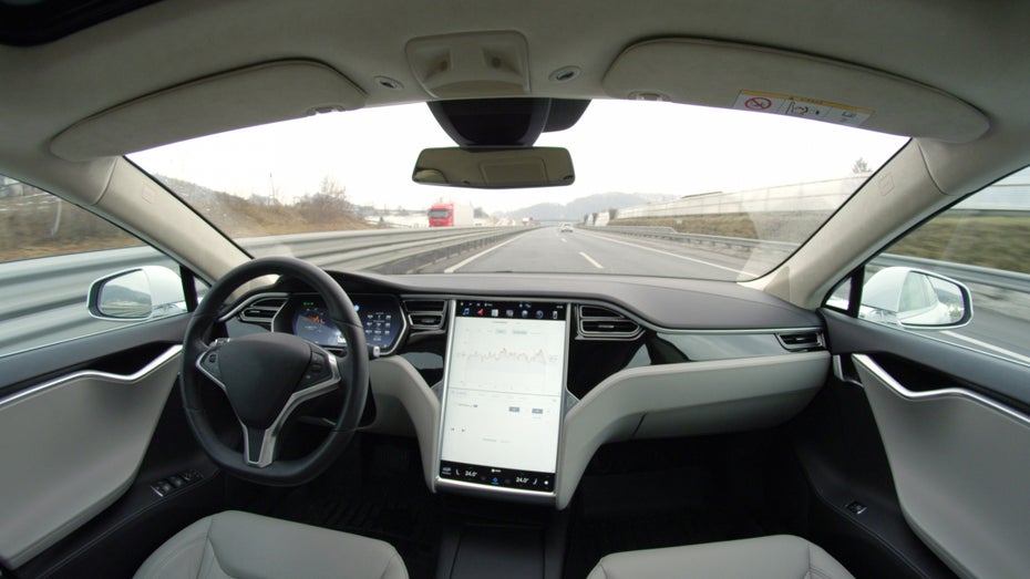 Tesla im Autopilot verursacht erneut Unfall mit Todesfolge Tesla im Autopilot verursacht erneut Unfall mit Todesfolge