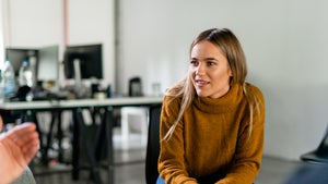 „Wann wird man hier gefeuert?”: 7 Fragen, die Bewerbende im Vorstellungsgespräch stellen sollten