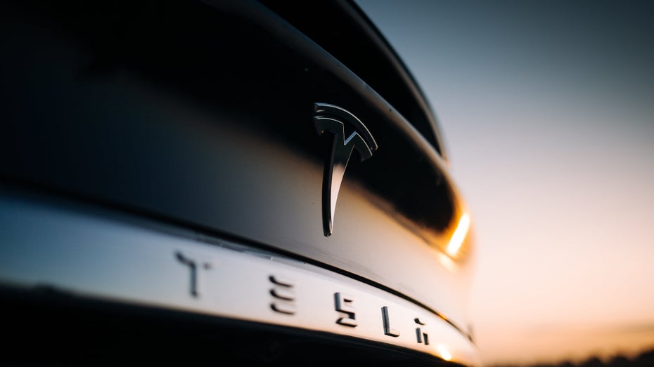 Neue Daten zeigen, dass der Tesla wohl doch nicht fahrerlos war. (Foto: BoJack / Shutterstock.com) Unfallermittler: Tesla bei Crash in Texas wohl doch nicht fahrerlos