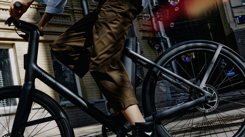 Cowboy 4 (ST): Sportliches Pedelec und ein Hollandrad auf Steroiden