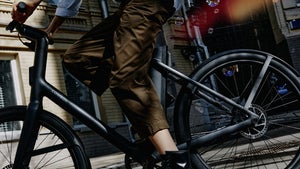 Cowboy 4 (ST): Sportliches Pedelec und ein Hollandrad auf Steroiden