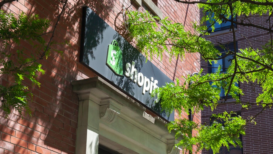 Shopify-Chef an Angestellte: Wir sind ein Unternehmen und keine Familie Shopify-Chef an Angestellte: Wir sind ein Unternehmen und keine Familie