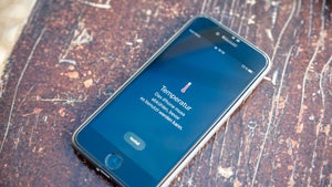 Dein iPhone streikt bei Hitze? Diese 6 Tipps helfen – und mit diesem Mythos räumen wir auf Dein iPhone streikt bei Hitze? Diese 6 Tipps helfen – und mit diesem Mythos räumen wir auf